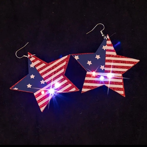 American Flag Star Light-Up Earrings - Picture 4 of 5